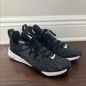 NWOT Nike Elite Black, Gray and White Running Sneakers Size 9.5